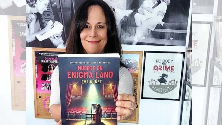 Eva Núñez convierte un juego de misterio en un crimen real con su nueva novela 'Muerte en Enigma Land'