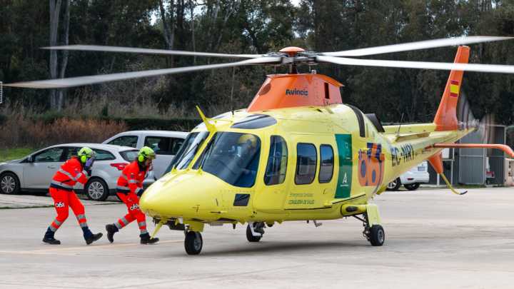 Dos heridos al chocar dos coches de rally y caer uno de ellos desde una altura de seis metros