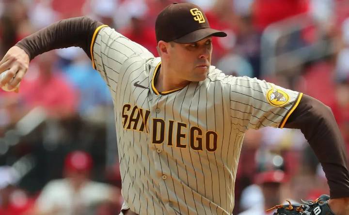Padres make surprising choice, name former reliever as 2026 manager