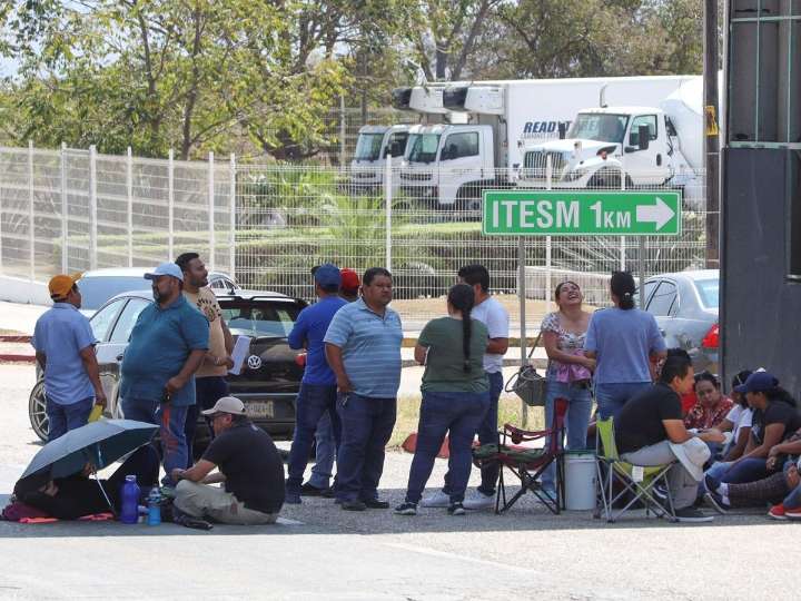 Maestros de Chiapas anuncian paro; amagan con tomar aeropuerto de Tuxtla Gutiérrez