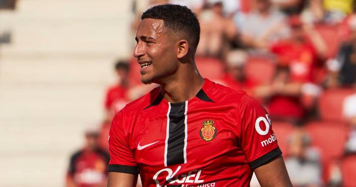 Leeds United star's transfer admission as he's quizzed on future