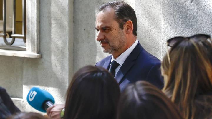 Ábalos pide anular su procesamiento porque se ve "abocado a un cadalso" sin pruebas