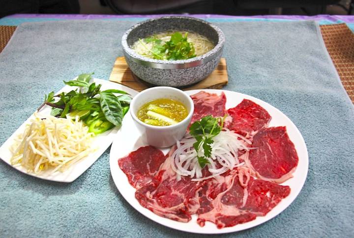 Beloved South Bay restaurant temporarily closed after viral video allegedly showing an employee slamming meat on ground