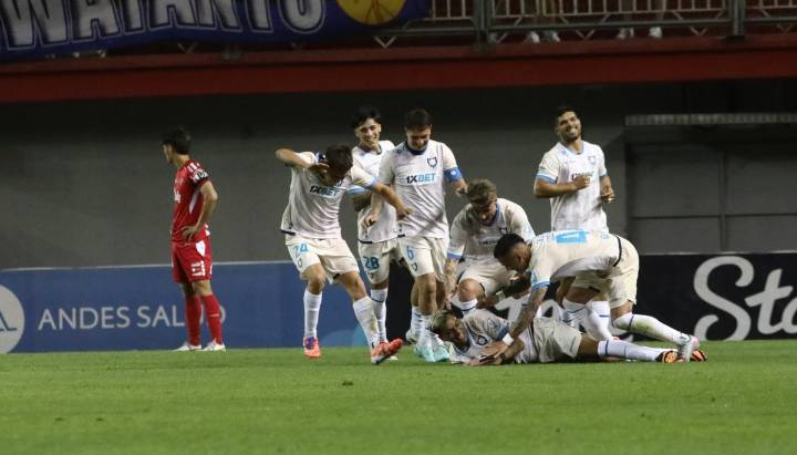 Huachipato derrota como forastero a Ñublense y sigue soñando con clasificar a la Copa Sudamericana