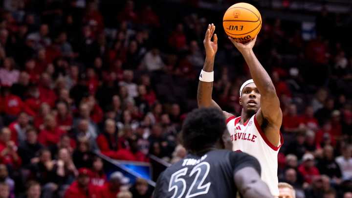 UofL basketball gets on track in second half, tops Cincinnati