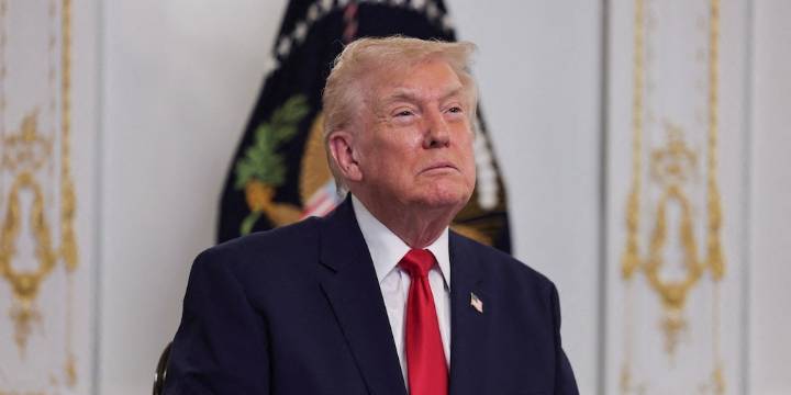 Donald Trump dijo que el espacio aéreo de Venezuela debe considerarse “cerrado en su totalidad”