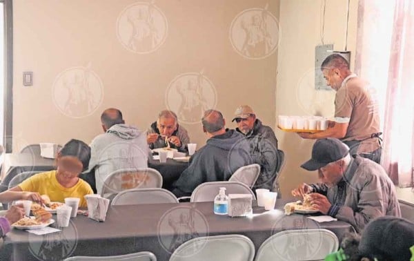 Comparten alimento y fe en Acción de Gracias