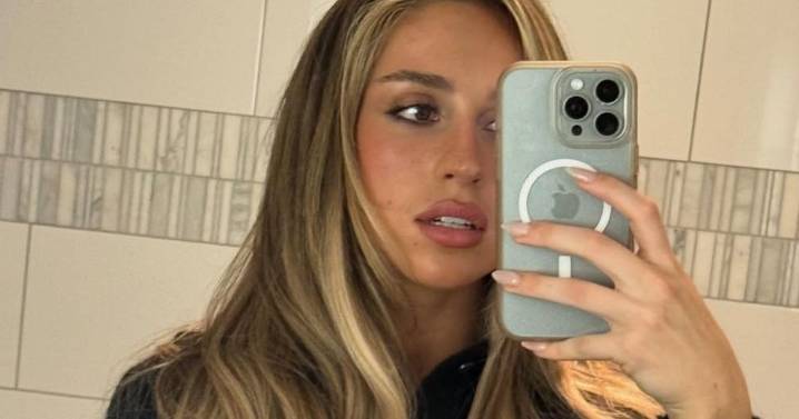 Photo: Tate McRae's Latex Thong Look Screams 'Baddie'