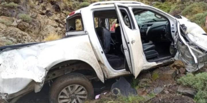 Discutió con su pareja y la mató: arrojó su camioneta por un barranco al intentar fingir un accidente en Neuquén