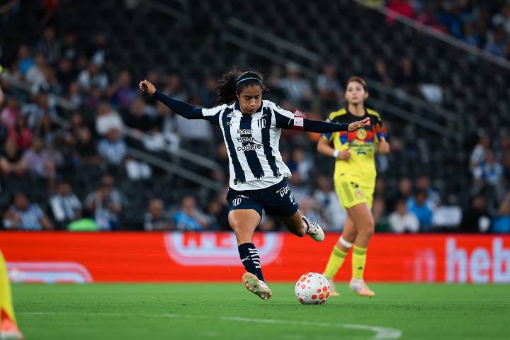 Con gol de último minuto, Rayadas empata con América