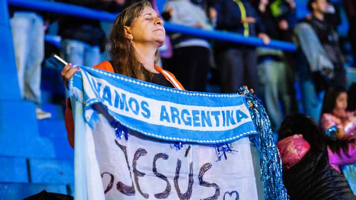 Nearly 75,000 Pack Stadium in Argentina for BGEA Gospel Crusade, 9,000 Make Decisions for Christ