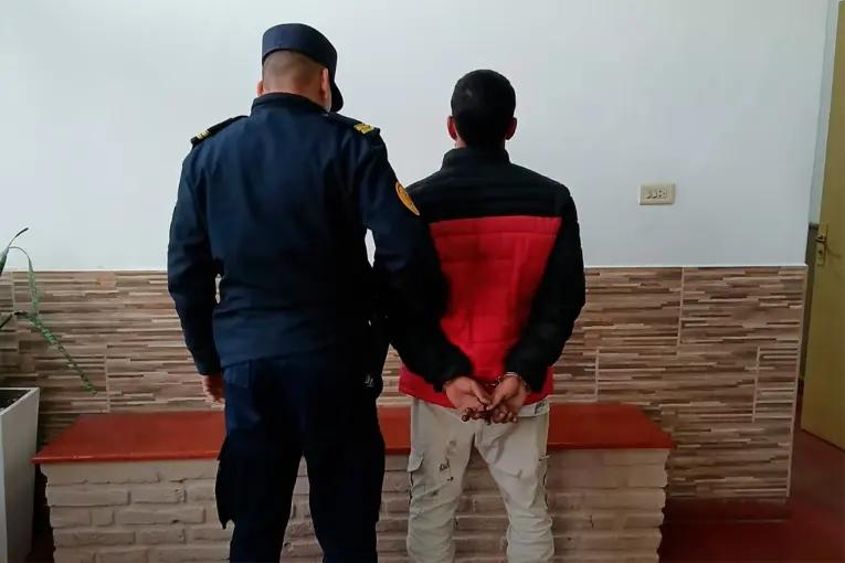 Detuvieron a un joven que ingresó por la fuerza a una vivienda e intentó agredir a su ex pareja