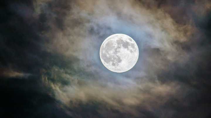 ¿A Qué Hora Ver la Luna Llena de Noviembre 2025 en México y Por Qué Es una Superluna? Fecha