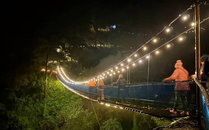 Cómo son los puentes colgantes iluminados en Hidalgo