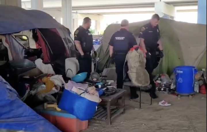 Houston amplía ordenanza de civismo en East End mientras abre nuevo centro para personas sin hogar