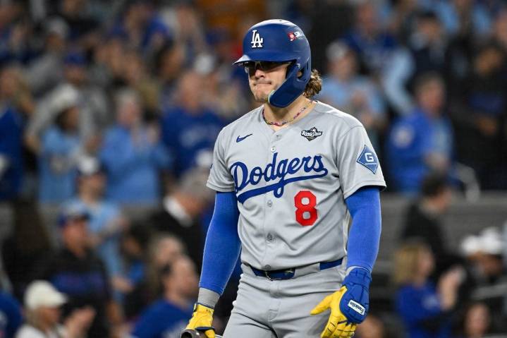 Deadspin | Dodgers' Enrique Hernandez has elbow surgery, will miss WBC