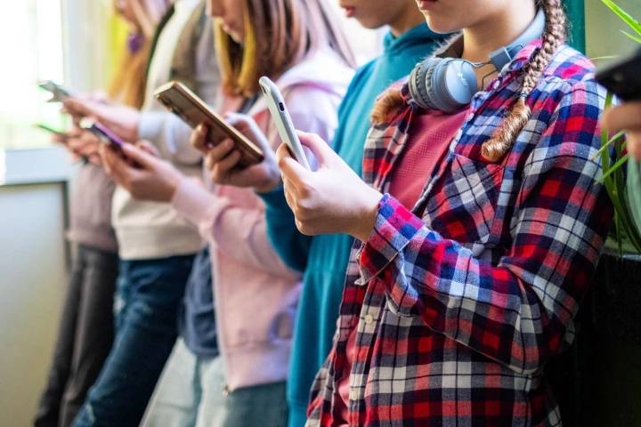 Stay-at-Home Mom Wants to Allow Kids Screen Time but Dad Refuses