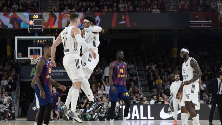 Novena derrota consecutiva del Barça en un 'Clásico' contra el Real Madrid y pañolada masiva en el Palau Blaugrana