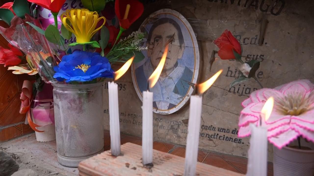 Families honor loved ones at Peru’s largest cemetery in southern Lima