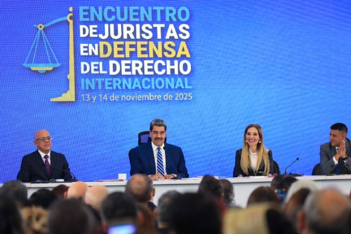 Presidente Maduro califica Encuentro de Juristas como «bálsamo de esperanza»