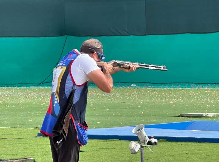 Leonel Martínez se llevó la segunda dorada de tiro deportivo en los XX Juegos Bolivarianos Ayacucho