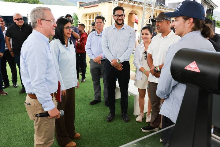 Vicepresidenta exalta logros del Sistema de Gobierno Comunal