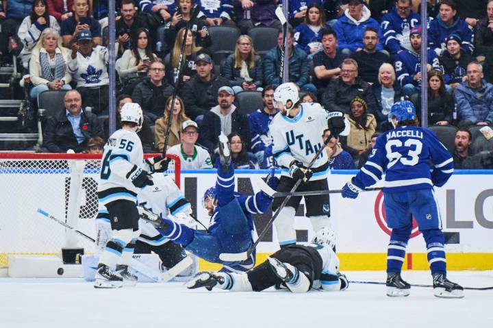 Mammoth run out of gas in 5-3 loss at Toronto