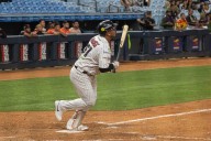 Leandro Cedeño sigue arrollando a sus rivales y batea su primer jonrón