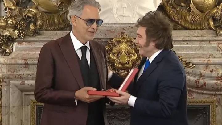 Encuentro de altura: Javier Milei homenajeó a Andrea Bocelli en la Casa Rosada