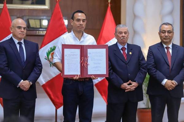 PRESIDENTE PROMULGA LEY SOBRE MEDIDAS EXTRAORDINARIAS CONTRA EXTORSIÓN Y SICARIATO