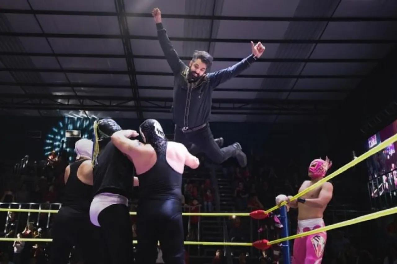 Torreón mágico: Diputado convierte su informe en función de lucha libre