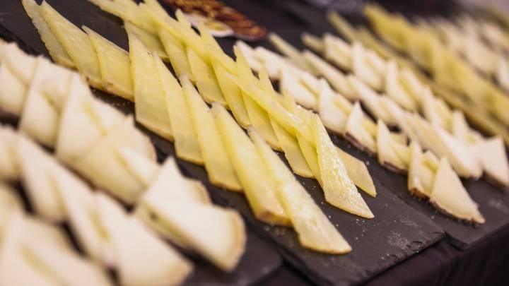 Alertan de la presencia de listeria en un queso mezcla de cuatro marcas distintas en cuatro comunidades