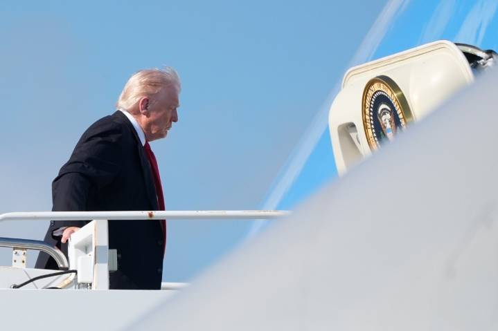 Latinos desaprueban el trabajo de Trump por políticas económicas y de inmigración