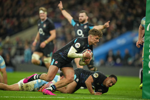 Inglaterra resiste remontada de Argentina y cierra noviembre sin perder