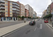 Una mujer herida en un choque entre dos turismos en una avenida de León