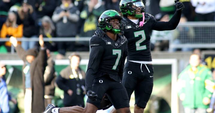Moore throws 2 TD passes and No. 6 Oregon derails No. 16 USC's CFP hopes with a 42