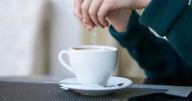 Según una experta de Harvard, disfrutar del café podría prolongar la vida, pero es crucial preparar la bebida de manera adecuada.