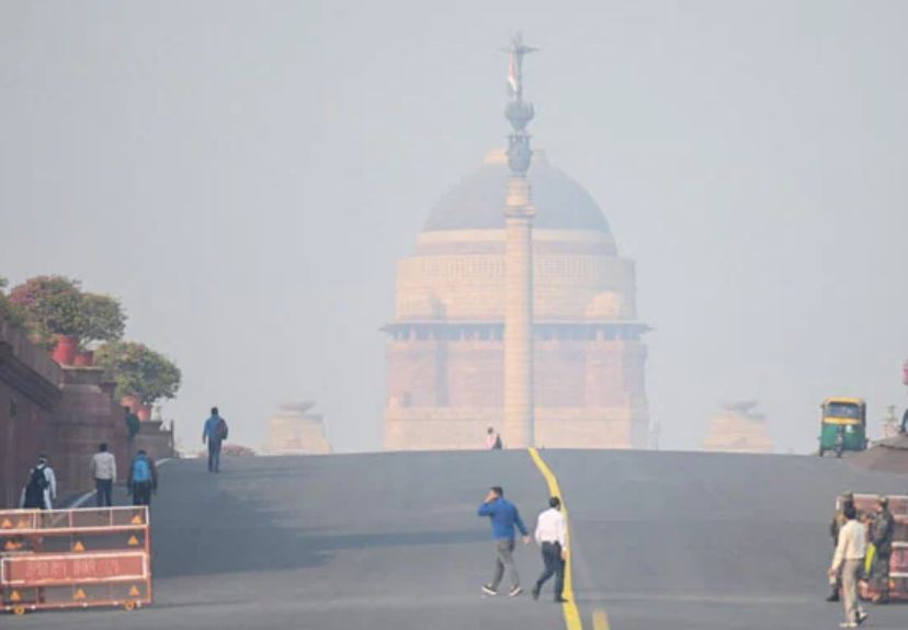Delhi enters ‘red zone’ as pollution levels cross 400 mark, AQI ‘severe’