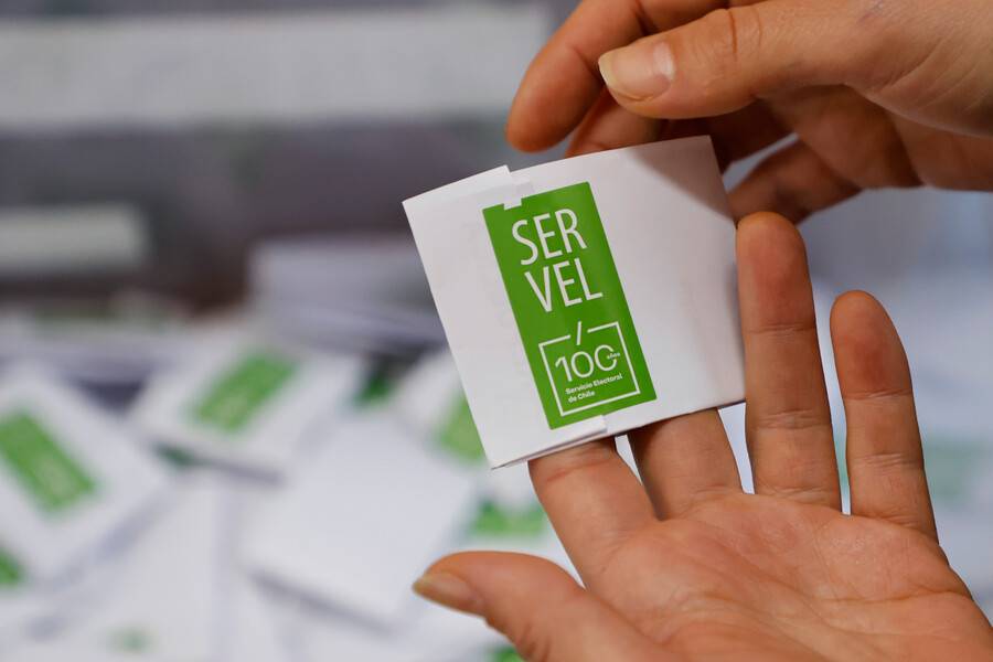 Elecciones presidenciales y parlamentarias: Comienza conteo de votos en todo el país