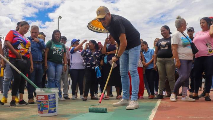 Alcaldía de Tucupita y Súper Bigote impulsan rehabilitación de cancha deportiva en la parroquia Argimiro García