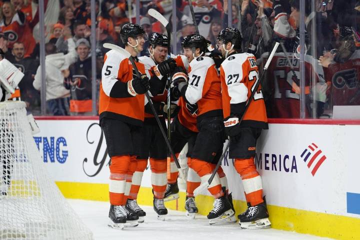 Deadspin | Flyers erupt for 3 goals in 26 seconds to topple Devils