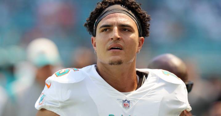Miami Dolphins trade linebacker Jaelan Phillips to the Philadelphia Eagles, according to AP sources