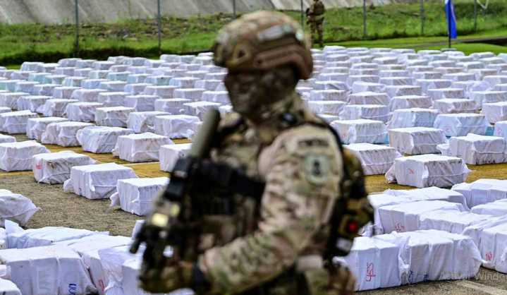 “Más de 13 toneladas de cocaína fueron decomisadas en el Pacífico: la embarcación zarpó desde Colombia”