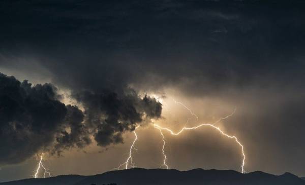 Alertas por tormentas en 10 provincias y clima en el AMBA