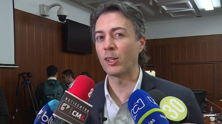 Por punta y punta: además de no poder recoger firmas, Quintero no podría ser presidente porque lo inhabilitaron