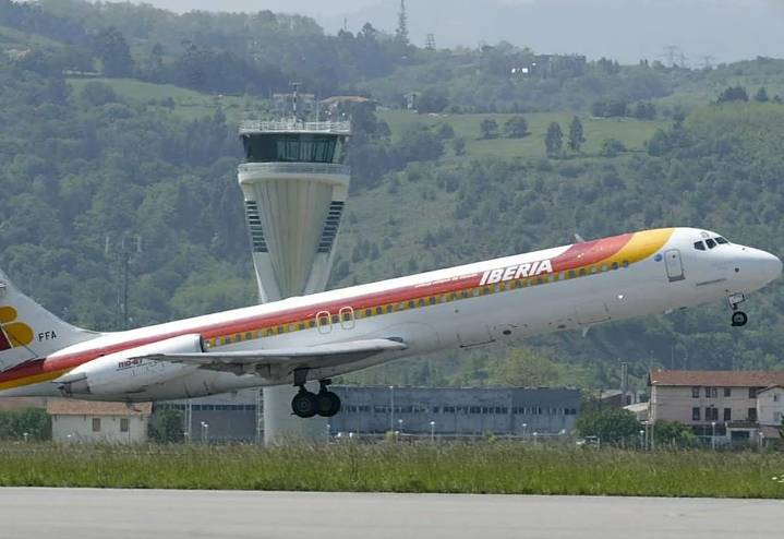 Venezuela revoca la concesión a Iberia y a otras seis aerolíneas que suspendieron vuelos por escalada militar en el Caribe