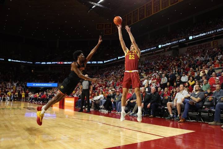 Deadspin | Joshua Jefferson puts up 20 as No. 16 Iowa State routs Grambling
