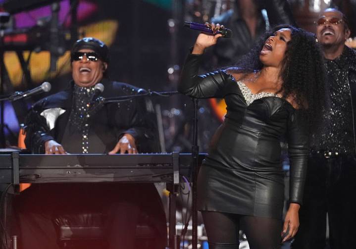 Cyndi Lauper calls for courage and Salt-N-Pepa romp through 'Push It' as they join Rock Hall of Fame