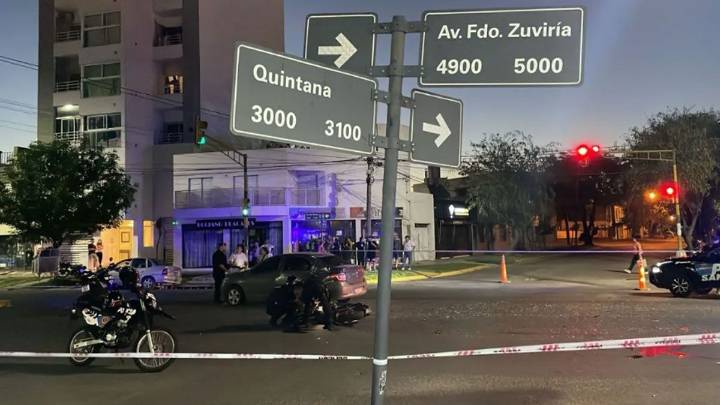 Cruzó un semáforo en rojo mientras huía de la policía, chocó y murió