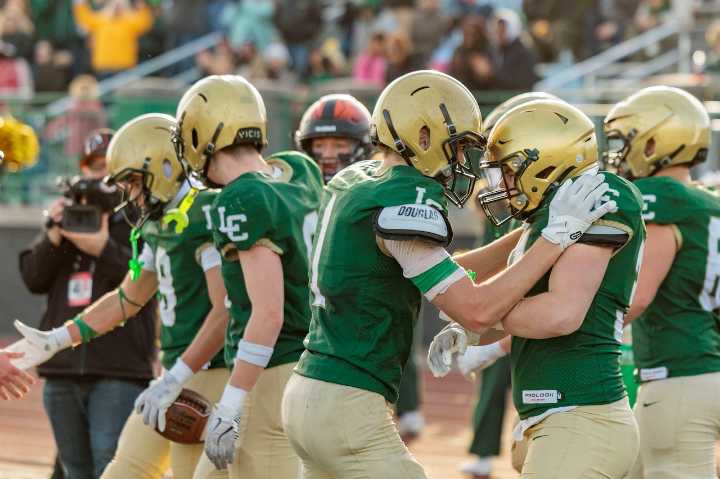 Live updates for D6 football state final between Jackson Lumen Christi and Kingsley